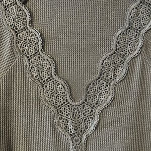 Short sleeve v-neck waffle top